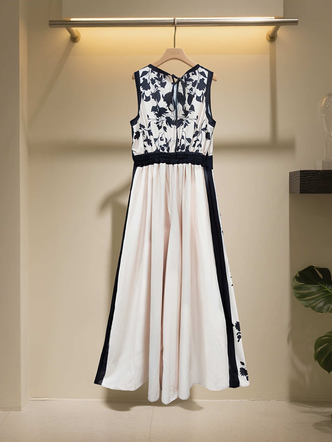 Elegant Sleeveless Womens Jumpsuit Black White