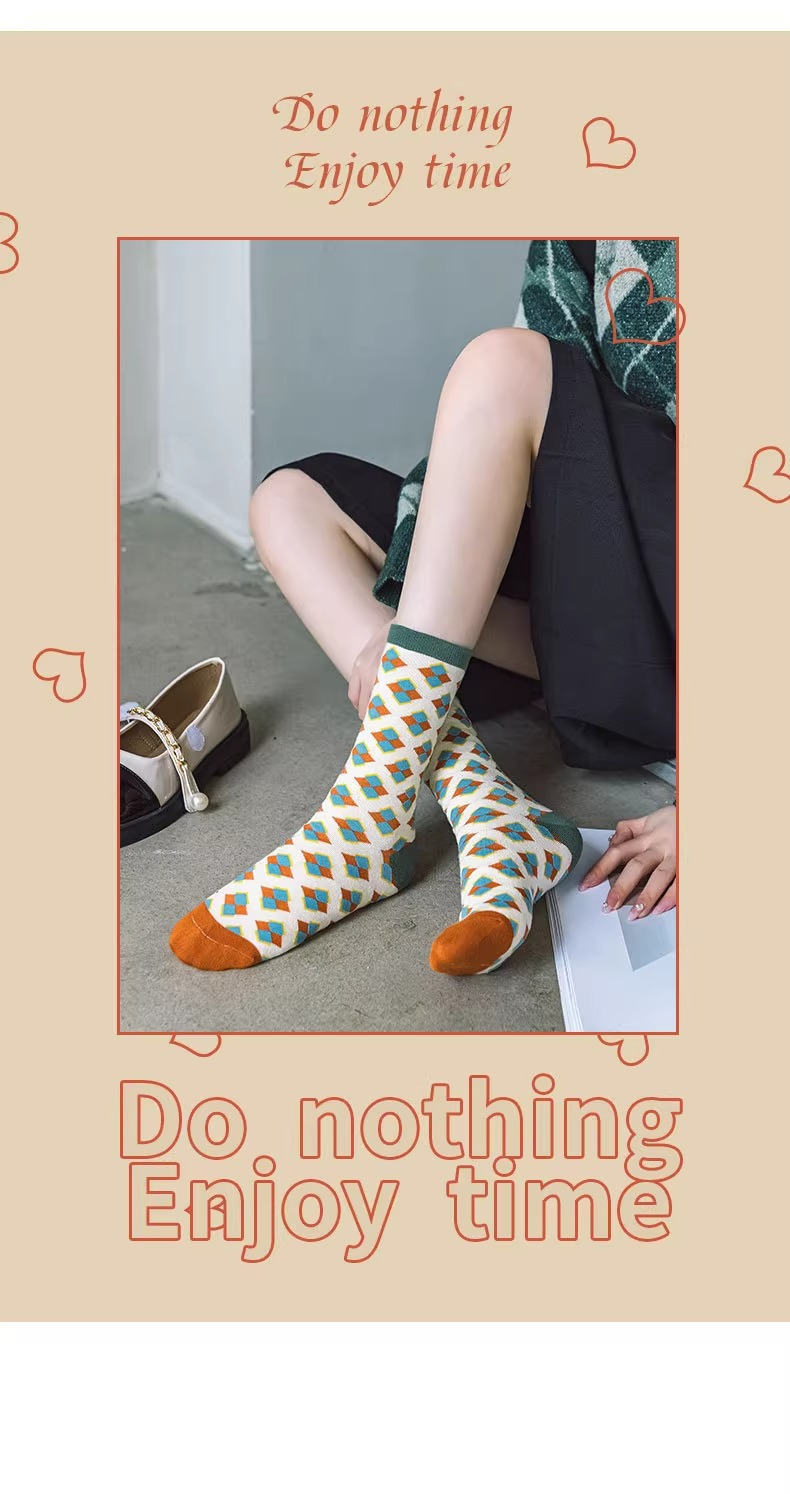 5 paires de chaussettes longues pour femmes avec impression de  , décontractées et polyvalentes,  , en   polyester (97%) et spandex (3%), chaussettes sportives, lavables à   - poids du tissu 237g/m² détails 0
